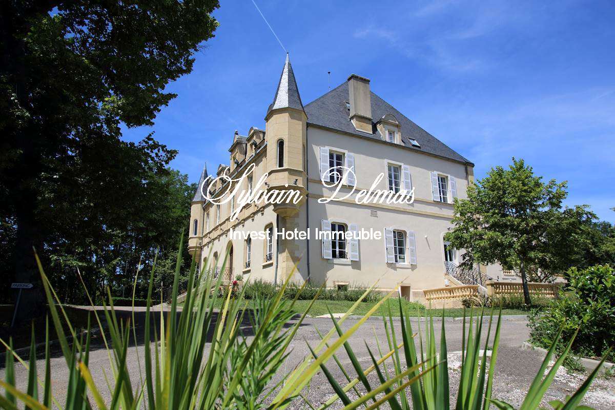 Château hôtel Directoire 4*  42 chambres au cœur de la Dordogne