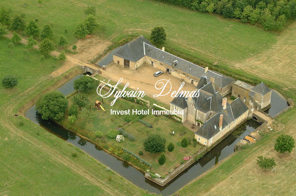 A vendre authentique château du XVI et XVIIIème