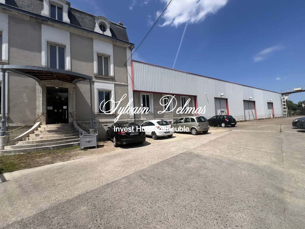 LOCAUX INDUSTRIELS 4000 M2 ET MAISON DU XIXème 800M2