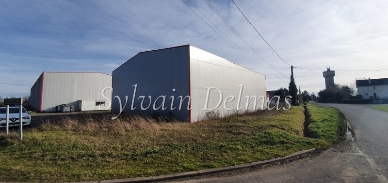 Ensemble immobilier locaux commerciaux