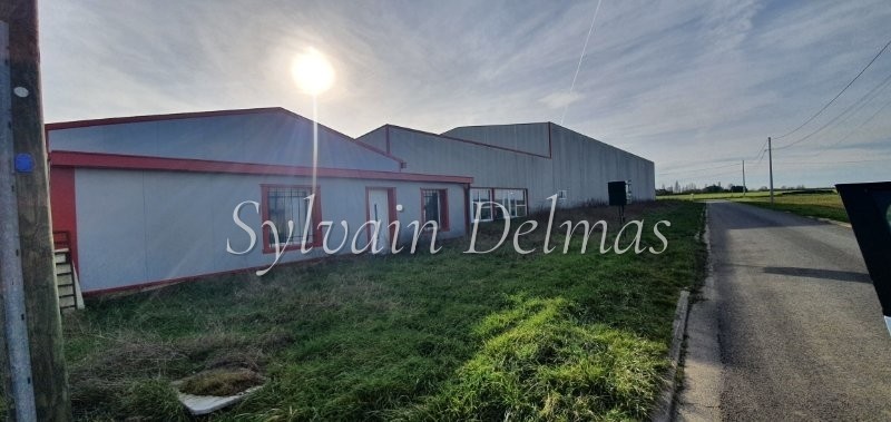 Ensemble immobilier locaux commerciaux