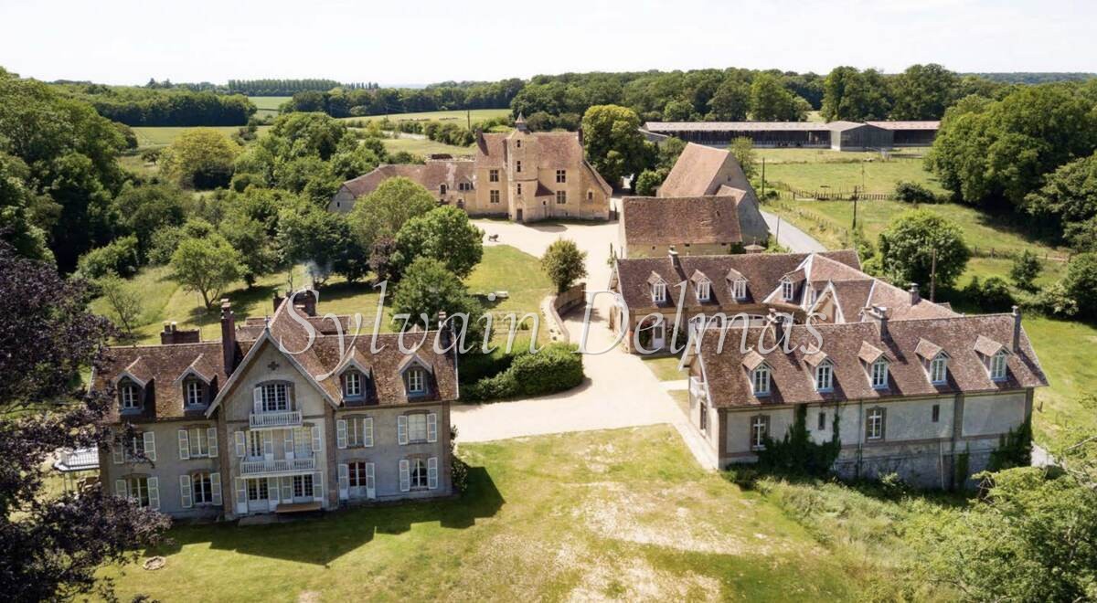 A 1H50 de PARIS impressionnant ensemble immobilier du XV et XIXème