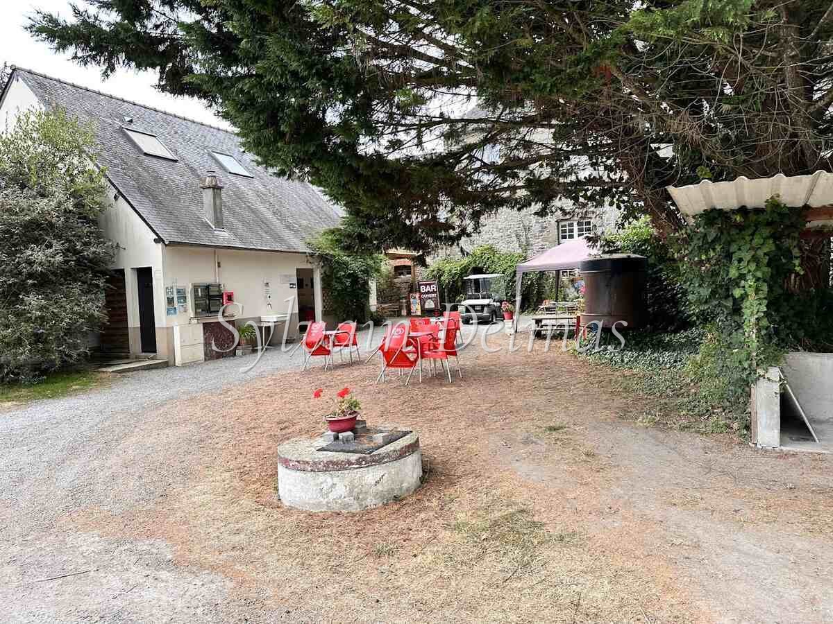 CHATEAU XVII ème AVEC CAMPINC PROCHE DE SAINT MALO