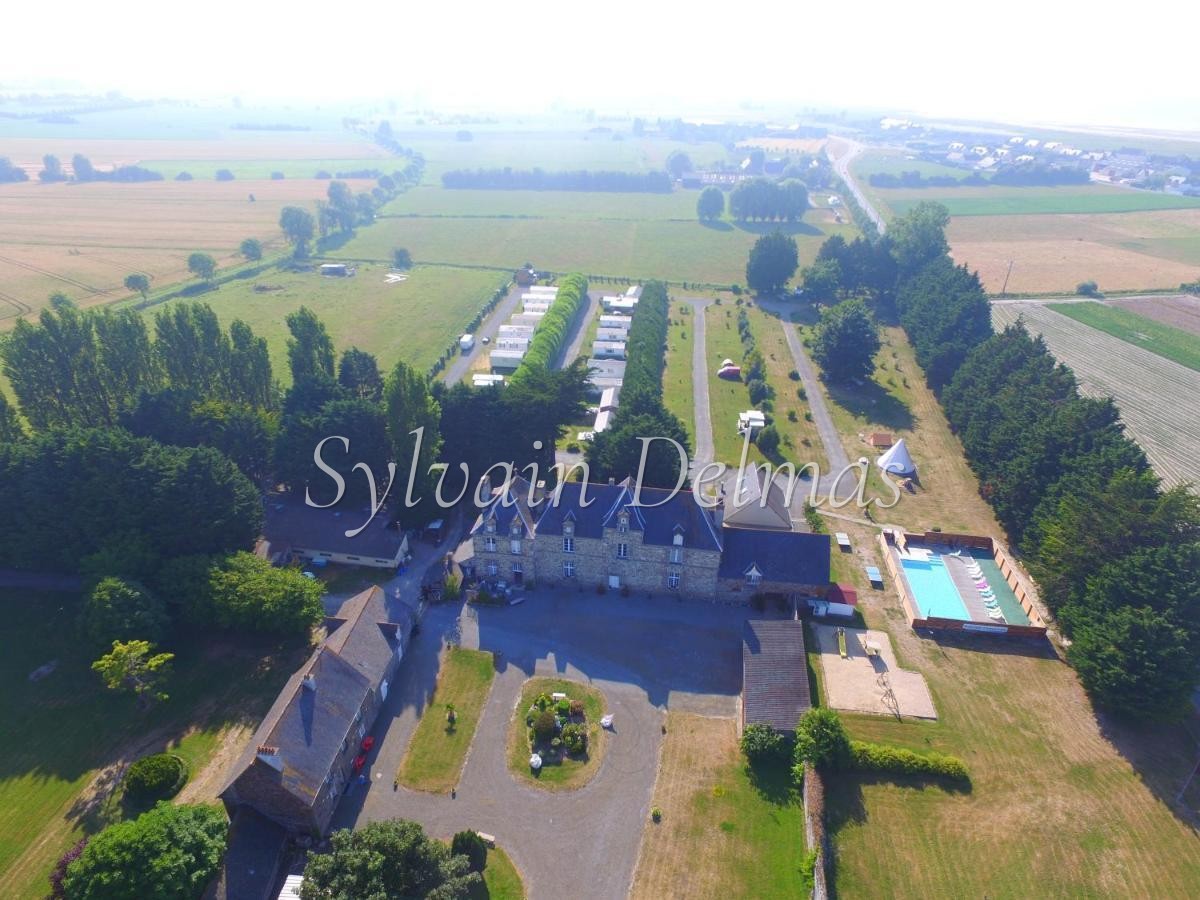 CHATEAU XVII ème AVEC CAMPINC PROCHE DE SAINT MALO