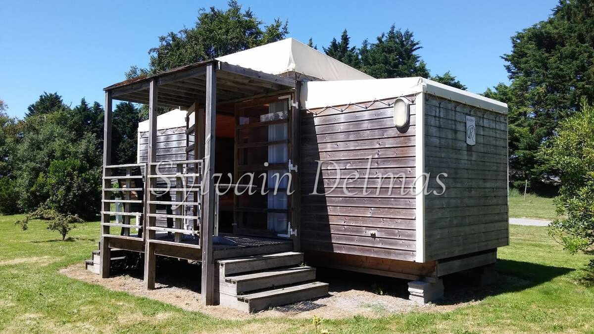 CHATEAU XVII ème AVEC CAMPINC PROCHE DE SAINT MALO