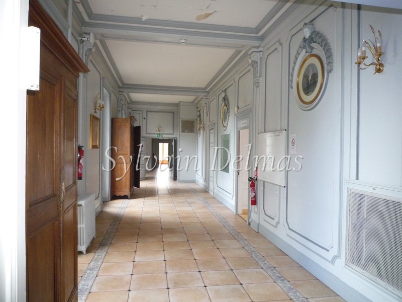 EN REGION PARISIENNE CHATEAU de 4453 M2 IDEAL POUR PROJET HOTELIER