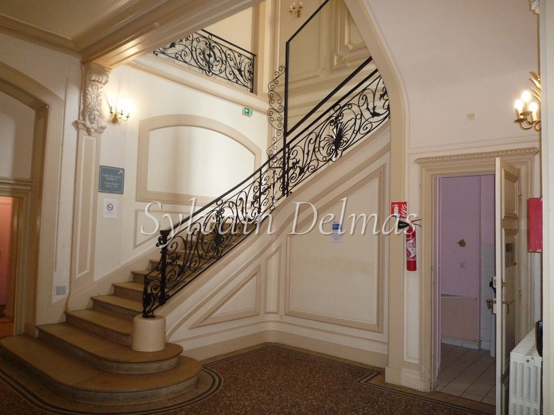 EN REGION PARISIENNE CHATEAU de 4453 M2 IDEAL POUR PROJET HOTELIER