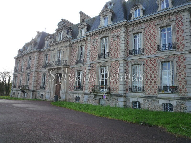 EN REGION PARISIENNE CHATEAU de 4453 M2 IDEAL POUR PROJET HOTELIER