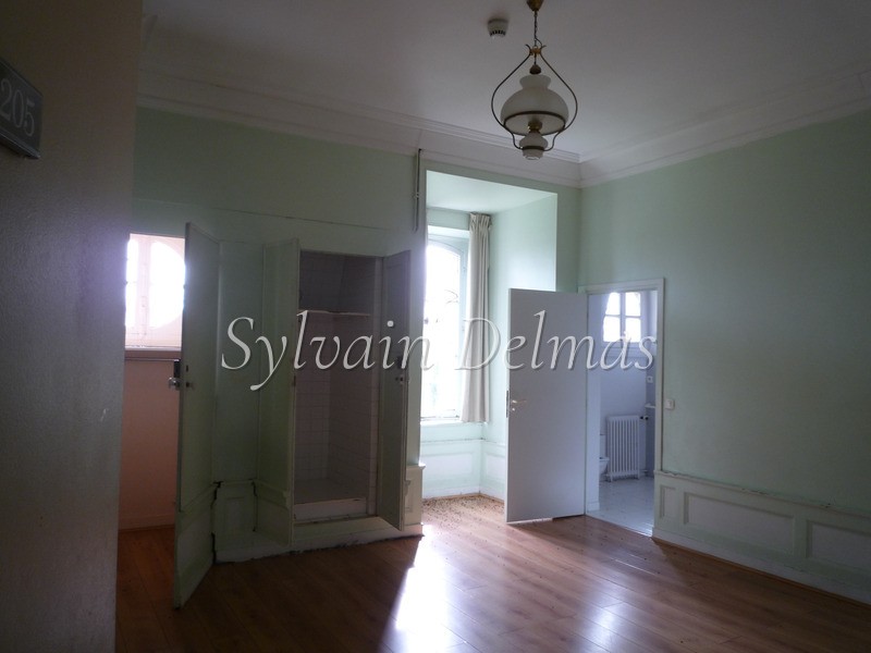 EN REGION PARISIENNE CHATEAU de 4453 M2 IDEAL POUR PROJET HOTELIER