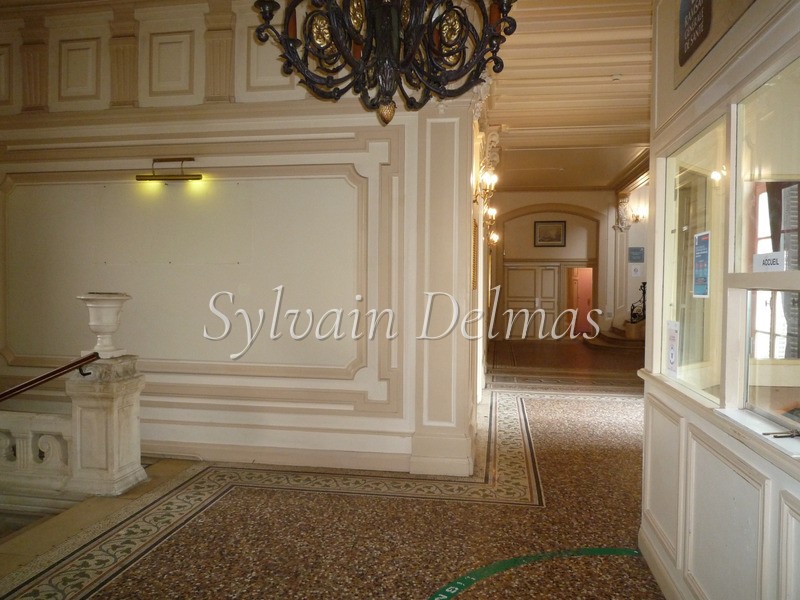 EN REGION PARISIENNE CHATEAU de 4453 M2 IDEAL POUR PROJET HOTELIER