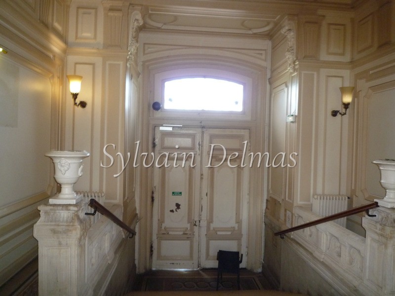 EN REGION PARISIENNE CHATEAU de 4453 M2 IDEAL POUR PROJET HOTELIER