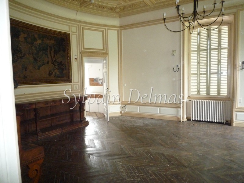 EN REGION PARISIENNE CHATEAU de 4453 M2 IDEAL POUR PROJET HOTELIER