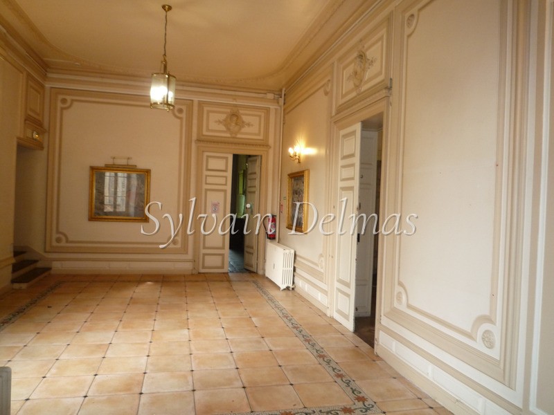 EN REGION PARISIENNE CHATEAU de 4453 M2 IDEAL POUR PROJET HOTELIER
