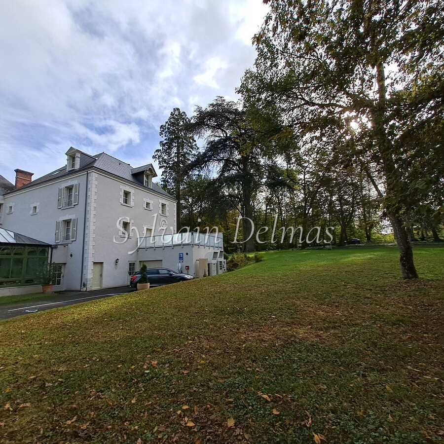 Magnifique château hôtel du XIX -ème restauré proche de Blois et Chaumont sur un parc de 3,5ha.