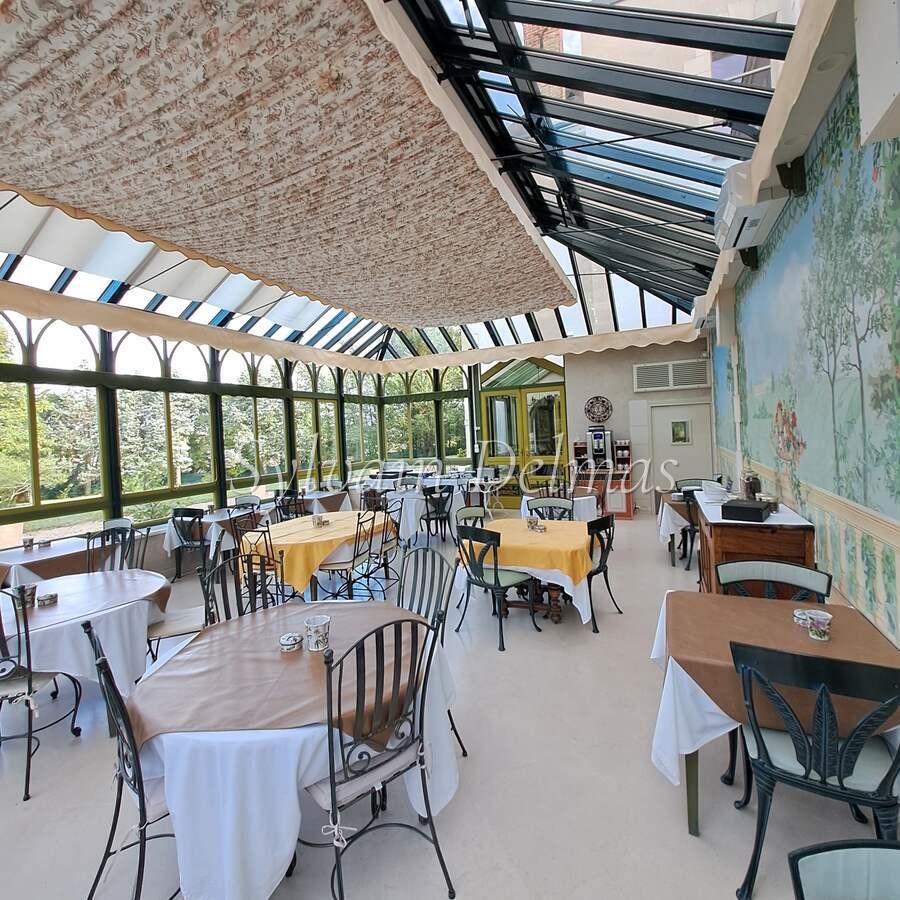 Magnifique château hôtel du XIX -ème restauré proche de Blois et Chaumont sur un parc de 3,5ha.