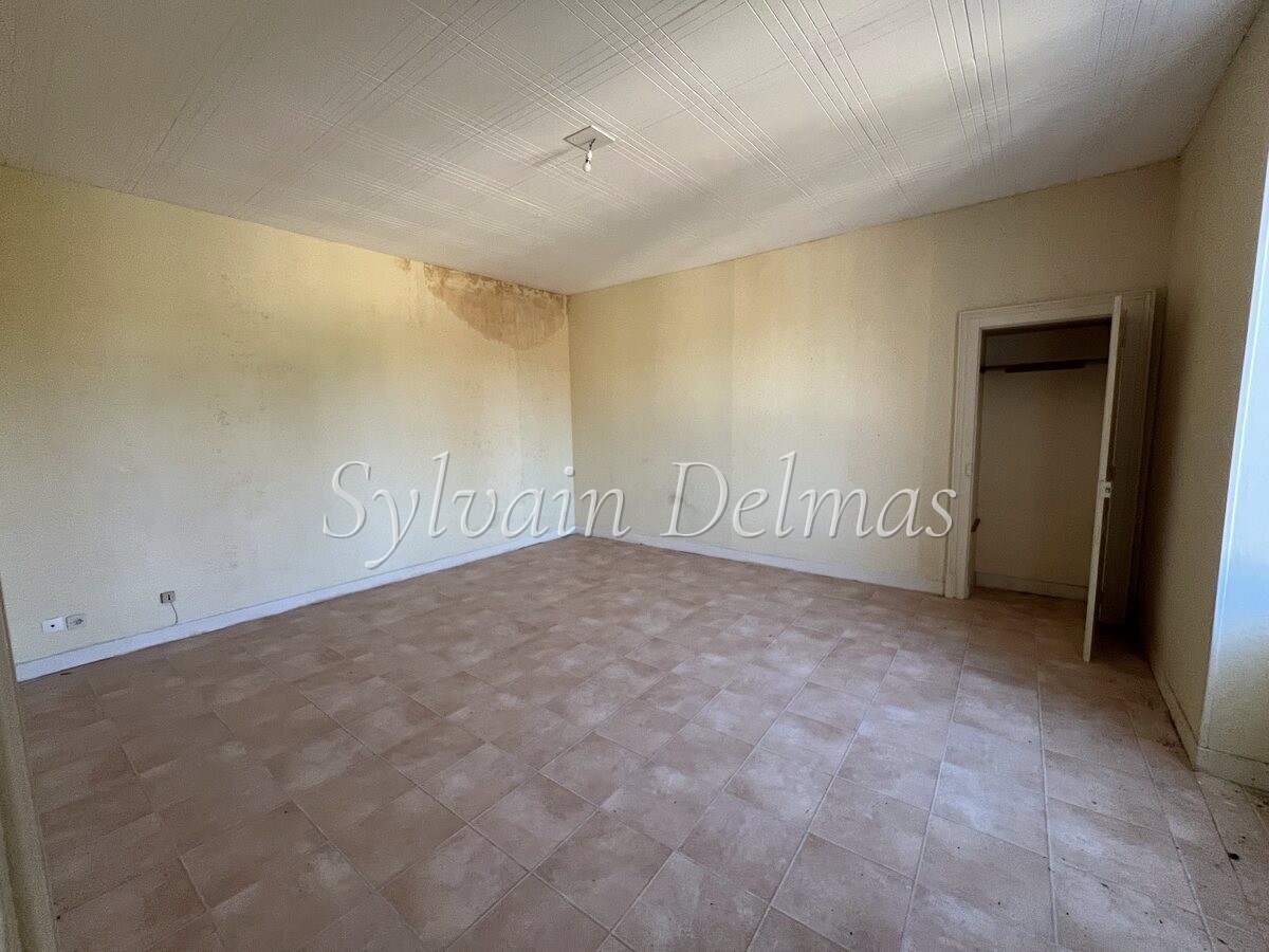 IMMEUBLE DE 1700 M2 42 APPARTEMENTS À RESTAURER TOTALEMENT