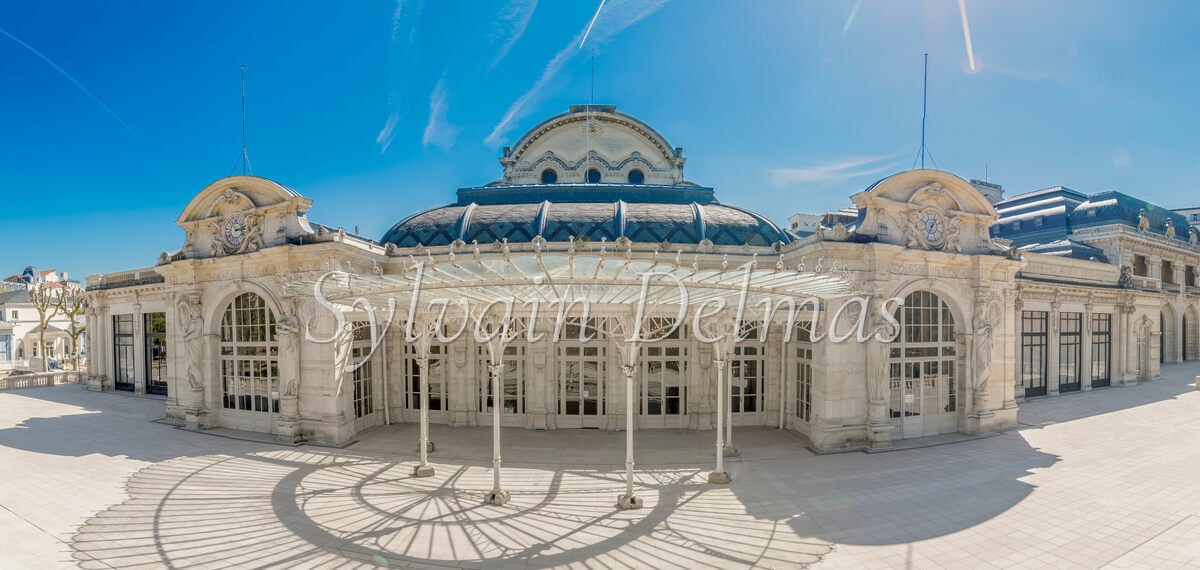 A SAISIR PLEIN CENTRE DE VICHY HÔTEL HISTORIQUE 4*  59 CHAMBRES