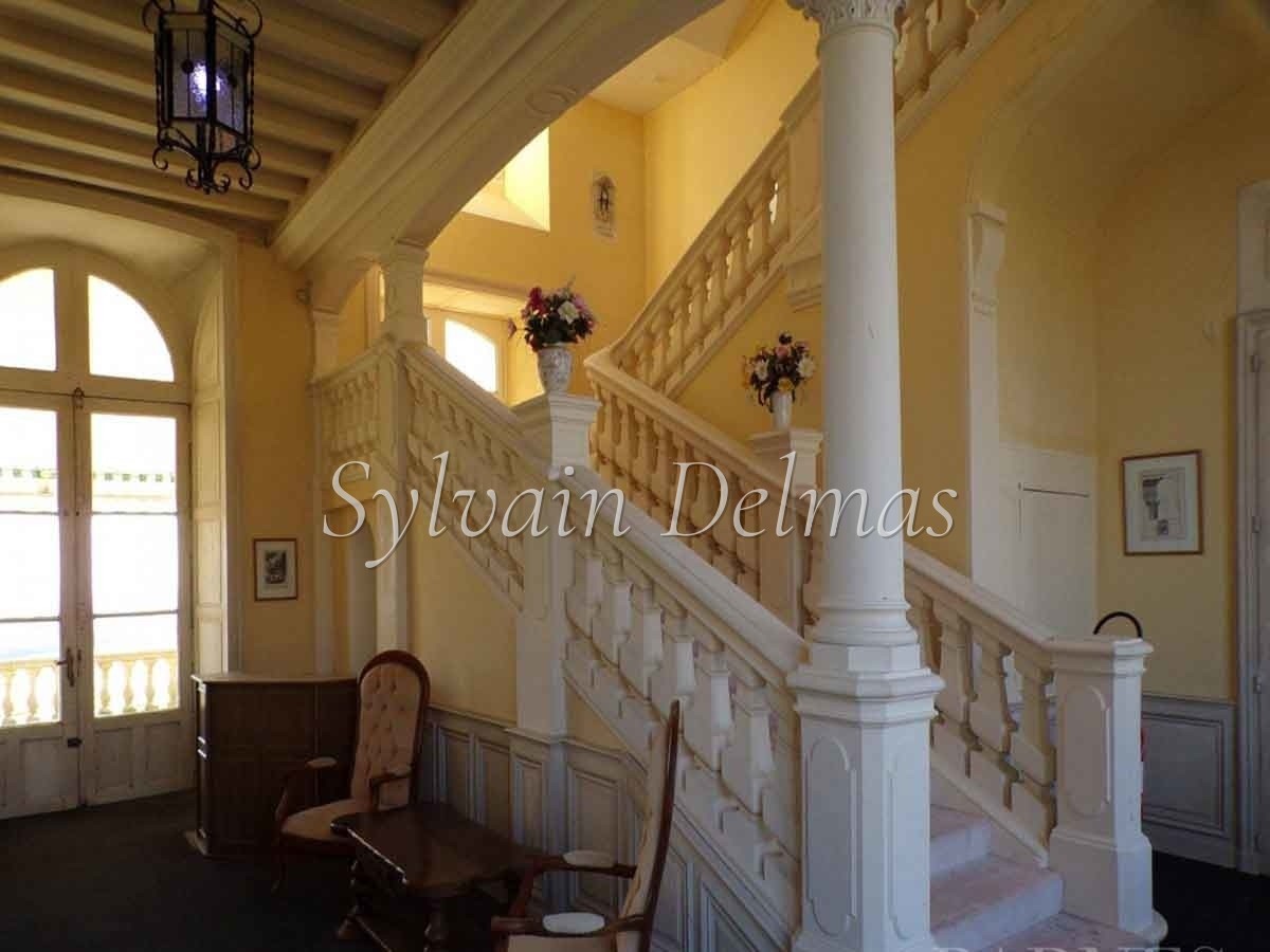 Chateau XVIIIe proche d'ANGERS - 1900 m² - 24 chambres