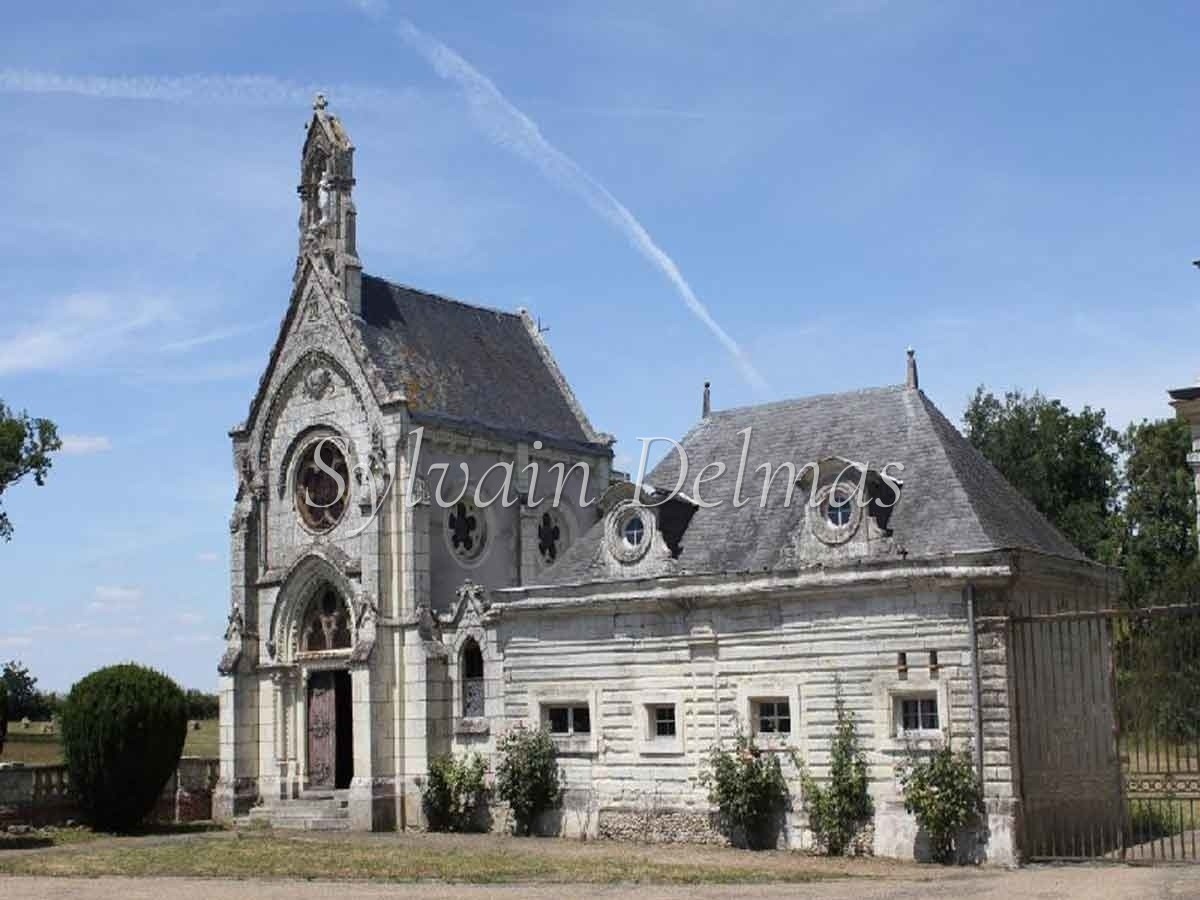Chateau XVIIIe proche d'ANGERS - 1900 m² - 24 chambres